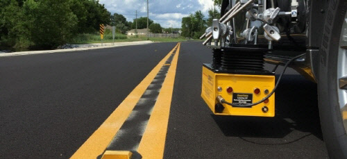 사진= 차량에 흡착 지그 형식으로 부착된 이즈소프트의 Laserlux G7. 이미지